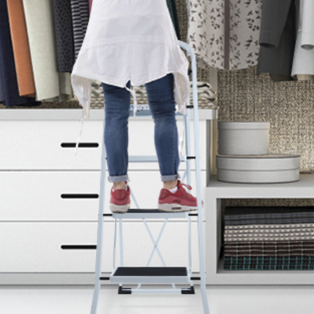 STEEL FOLDING STEP LADDER